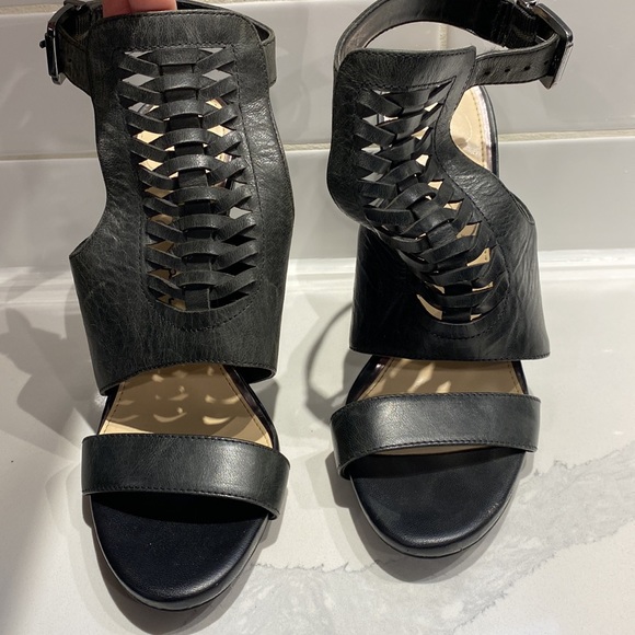 Jessica Simpson leather strappy heel - Picture 2 of 6